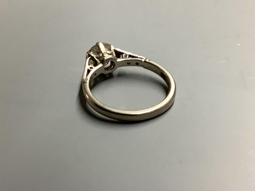 An 18ct, white metal and single stone diamond ring, with diamonds set shoulders, size M, gross weight 3.9 g